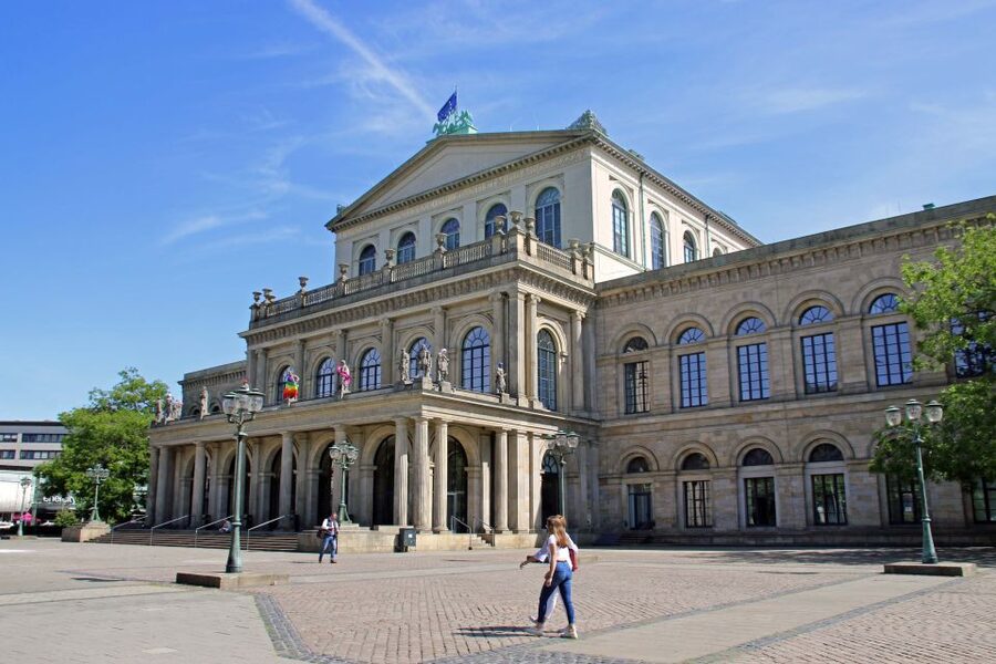 Hannover: Culinary Walking Tour Old Town - What the guide adds to the walk