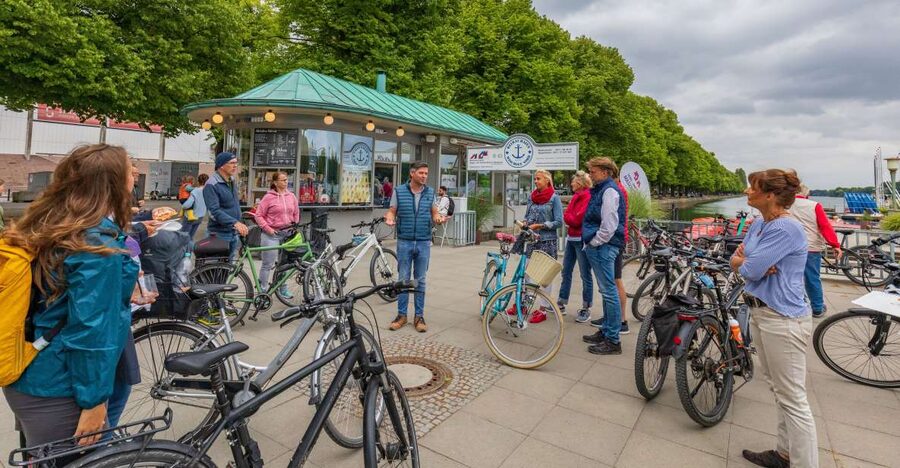 Hannover: Guided Bike Tour for Foodies with Tastings - Why a Food Tour Works Well by Bike