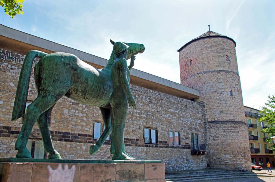 Hannover: Guided Old Town Walking Tour - The bilingual format is the main practical concern