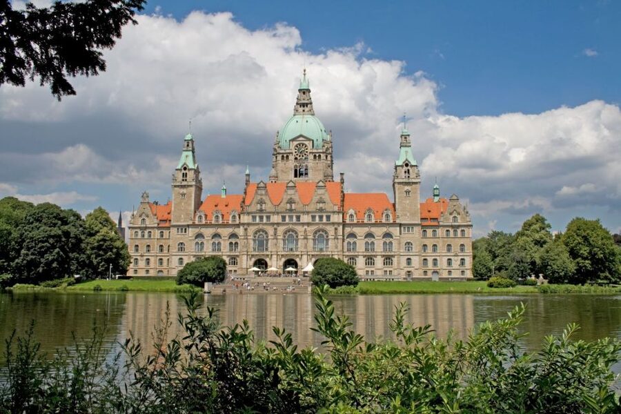 Hannover: New Town Hall exclusive Guided Walking Tour - Who will enjoy this one-hour visit?
