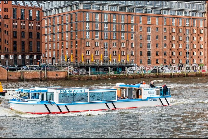 Harbor cruise on the beautiful Elbe - Commentary and the English audio problem