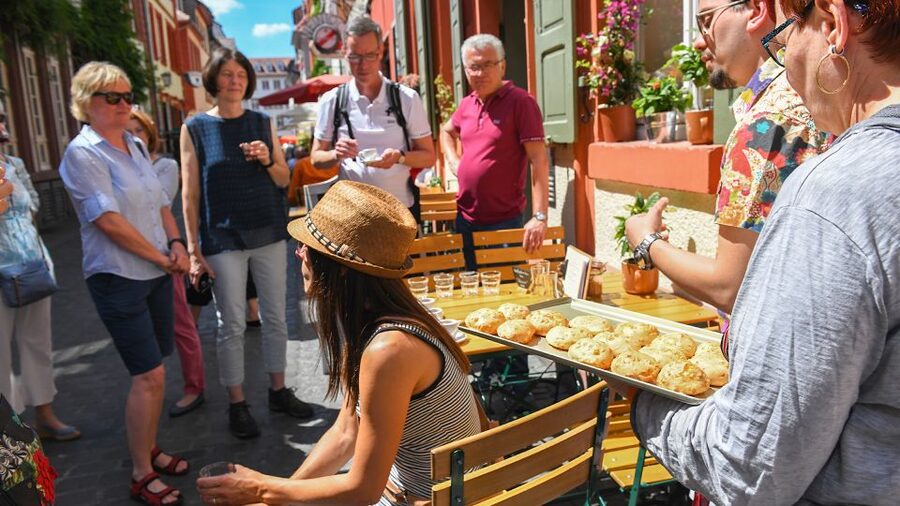 Heidelberg: Culinary city tour with delicious samples - Starting at the Herkulesbrunnen beside Town Hall