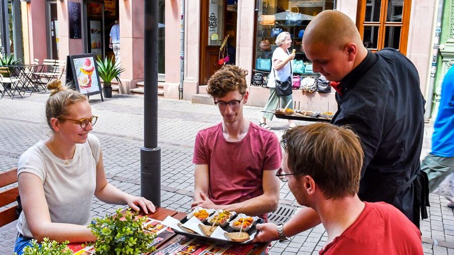 Heidelberg: Culinary city tour with delicious samples - Chocolate and dessert bring a sweet finish