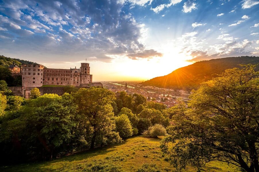 Heidelberg: Heidelberg Castle Garden & Outside Private Tour - Guide quality and language choice