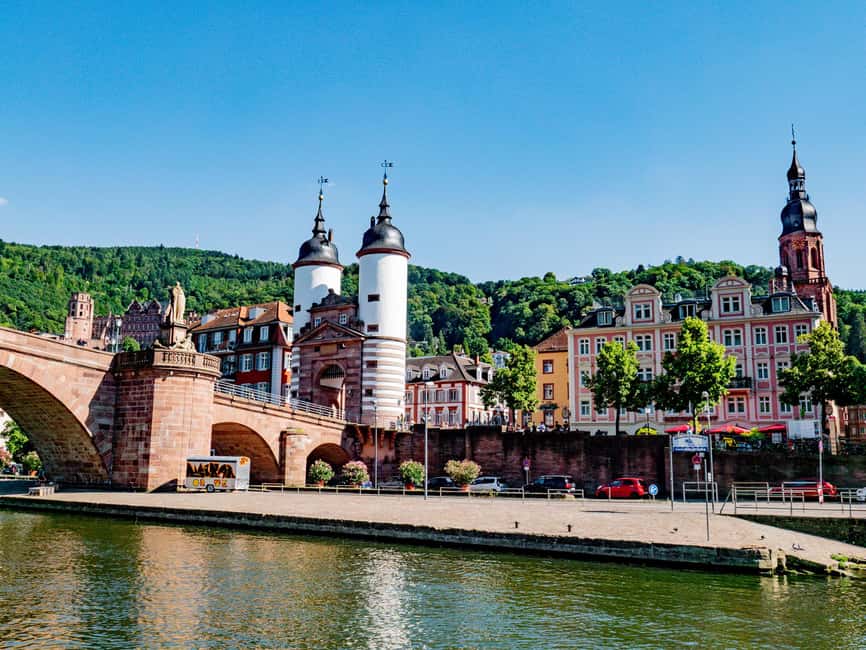 Heidelberg: Neckar River Sightseeing Cruise with a Drink - The first view: Heidelberg Castle from below
