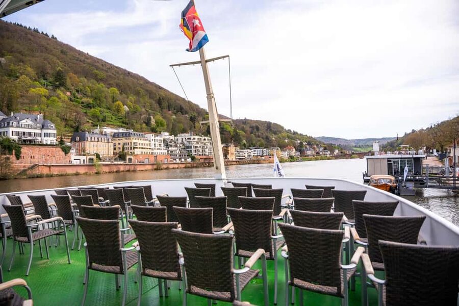 Heidelberg: Neckar River Sightseeing Cruise with a Drink - Neuenheim villas and the Philosophenweg
