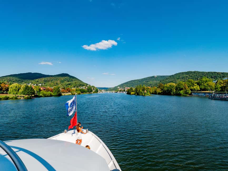 Heidelberg: Neckar River Sightseeing Cruise with a Drink - Commentary, languages, and the onboard atmosphere