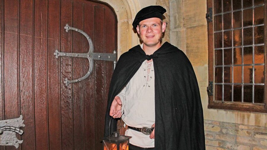 Heidelberg: night watchman tour through the old town - Why the German-only format matters