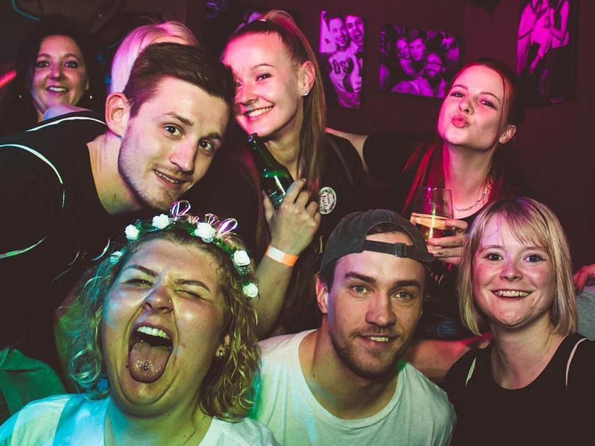Heidelberg: Private pub crawl with insider-guide & shots - Starting at Universitätsplatz