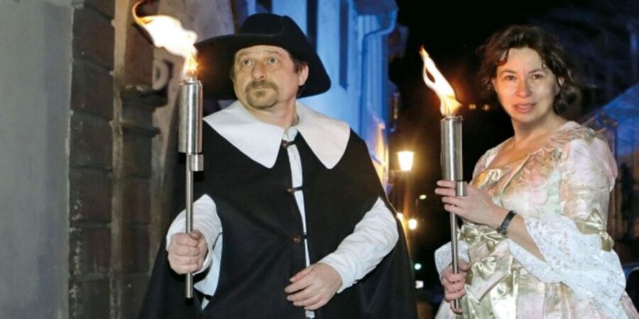 Heidelberg: Torchlight Tour with a Night Watchman - Starting at Market Square and the Hercules Fountain
