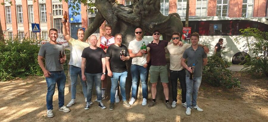Historic Berlin Pubs & History Tour - What the guide adds to the four-hour walk