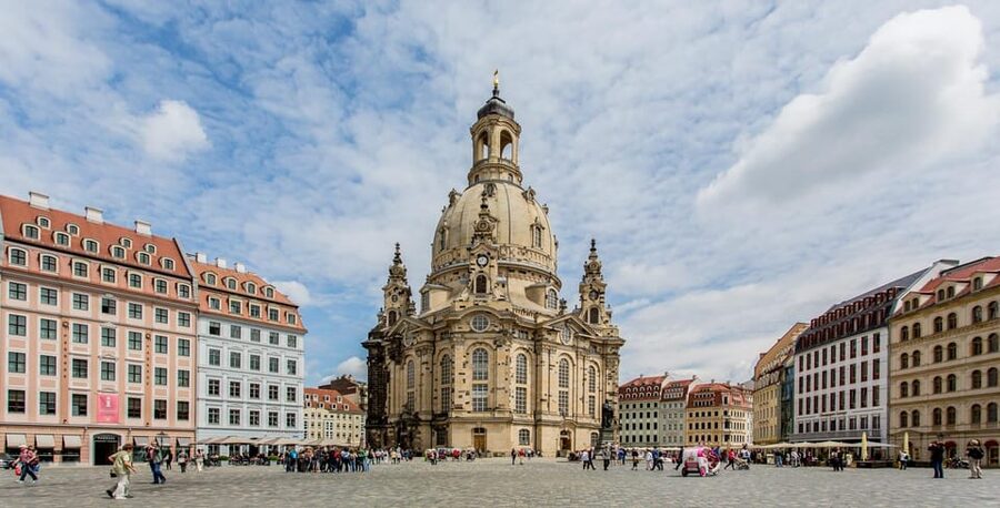 Historical tour of the old town including a Saxon dinner - Key points at a glance