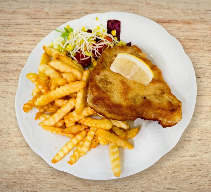 Historical tour of the old town including a Saxon dinner - Who should book this experience?