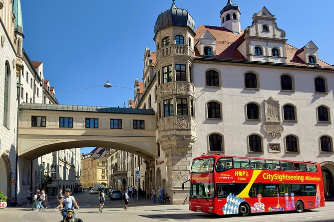Hop-On Hop-Off Tour CitySightseeing Munich - Blue route: the English Garden and northern Munich