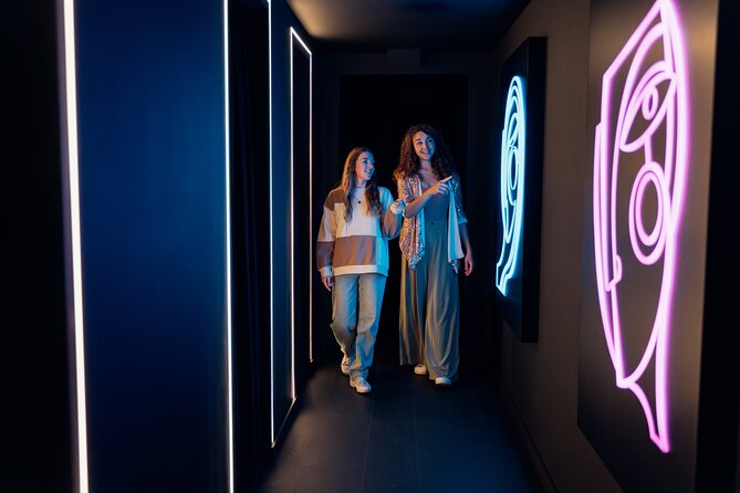 IKONO Berlin Immersive Experience - Crowds can change the experience
