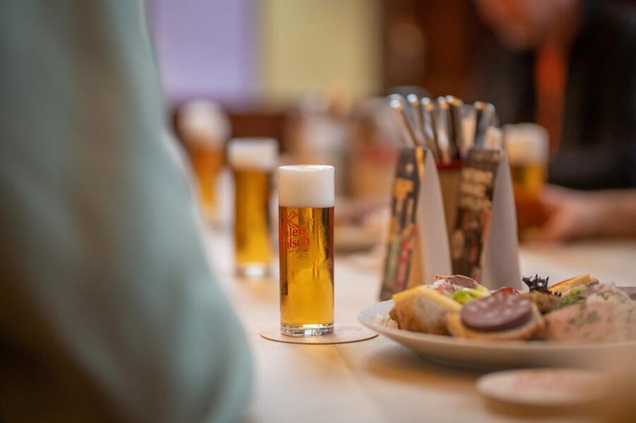 Informative and fun brewery tour in German, public - Why Cologne beer is worth your evening