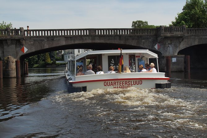 Kanalfahrt - Discover the different faces of the city! - Starting at Jungfernstieg and the Außenalster