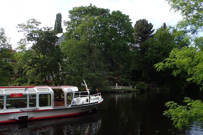 Kanalfahrt - Discover the different faces of the city! - The elegant residential side of Hamburg