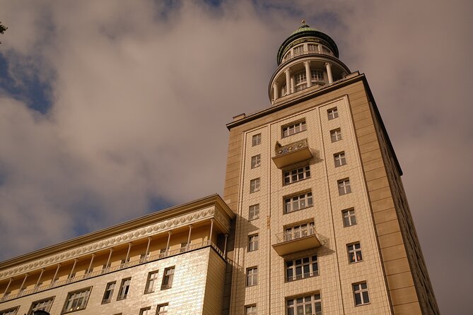 Karl-Marx-Allee Tour: Life and Architecture in East Berlin - Laubenganghäuser: a rejected vision of postwar Berlin