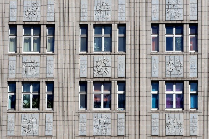 Karl-Marx-Allee Tour: Life and Architecture in East Berlin - Weberwiese: the prototype apartment block