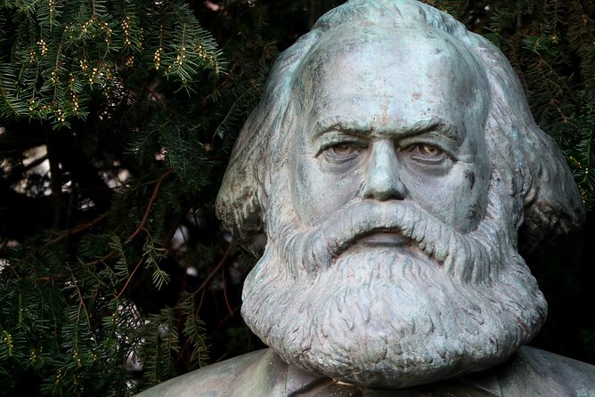 Karl-Marx-Allee Tour: Life and Architecture in East Berlin - Karl Marx, ideology, and East Berlin at street level