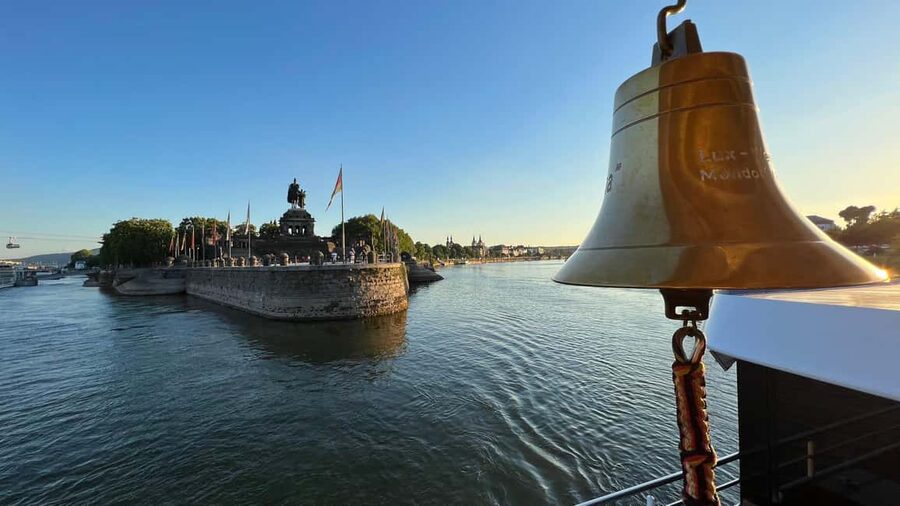Koblenz: 2-Hour Sightseeing Cruise on the Rhine - Finding Bridge 10 in central Koblenz