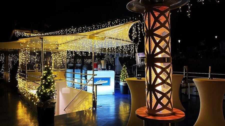 Koblenz: Christmas Boat Tour with Mulled Wine - Who should book this Koblenz boat tour?