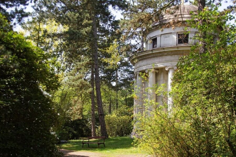 Leipzig: Guided Tour of the Southern Cemetery - Exploring Funerary Art and Major Monuments