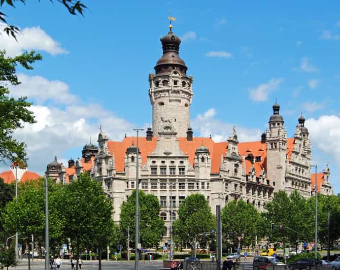 Leipzig: Guided tour through the New Town Hall - Climbing the 114-meter tower