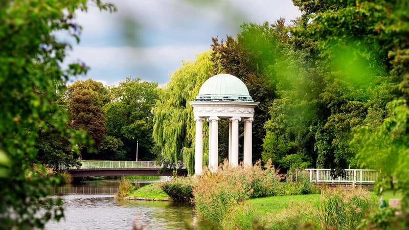 Leipzig: Hop-On-Hop-Off Bus Tour & City Walk - The double-decker ride through southern Leipzig
