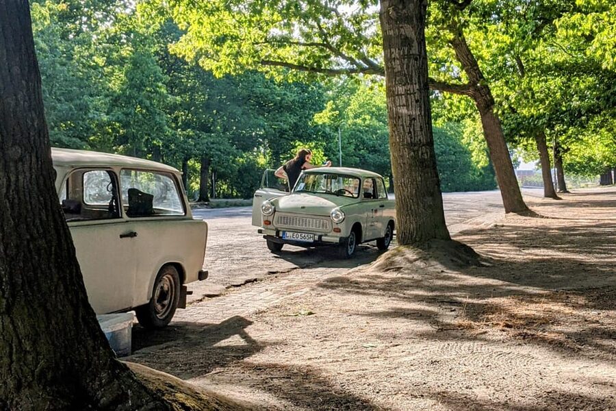 Leipzig: Trabant Rental for your very own tour - Learning the Trabi before Leipzig traffic