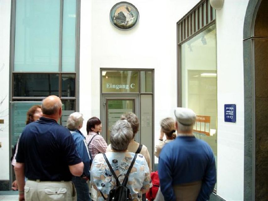 Leipzig: True or false? Walking Tour and Interactive Game - Leipzig history with a lie hiding inside