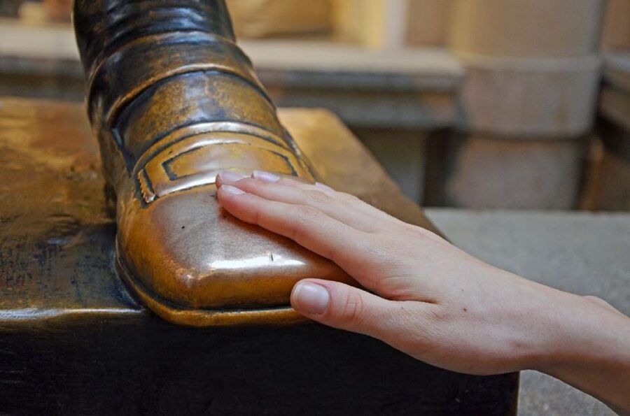 Leipzig: True or false? Walking Tour and Interactive Game - Starting beneath the Altes Rathaus tower