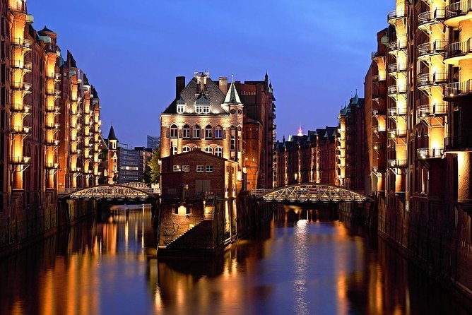 Lights tour through the port of Hamburg and to the historic warehouse district - Boarding at St. Pauli Landungsbrücken
