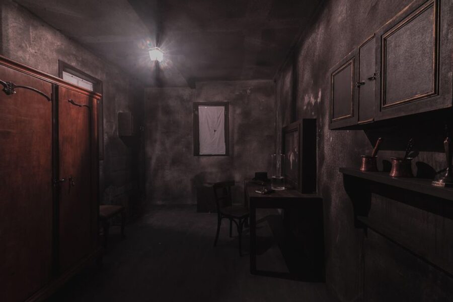 Live escape room - Scenery, Technology, and Puzzle Quality