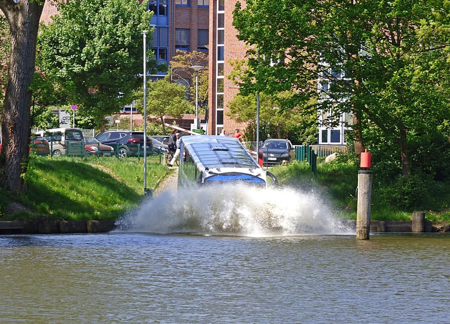 Lübeck: 1-Hour Splash Bus City Tour - The splash into the Trave