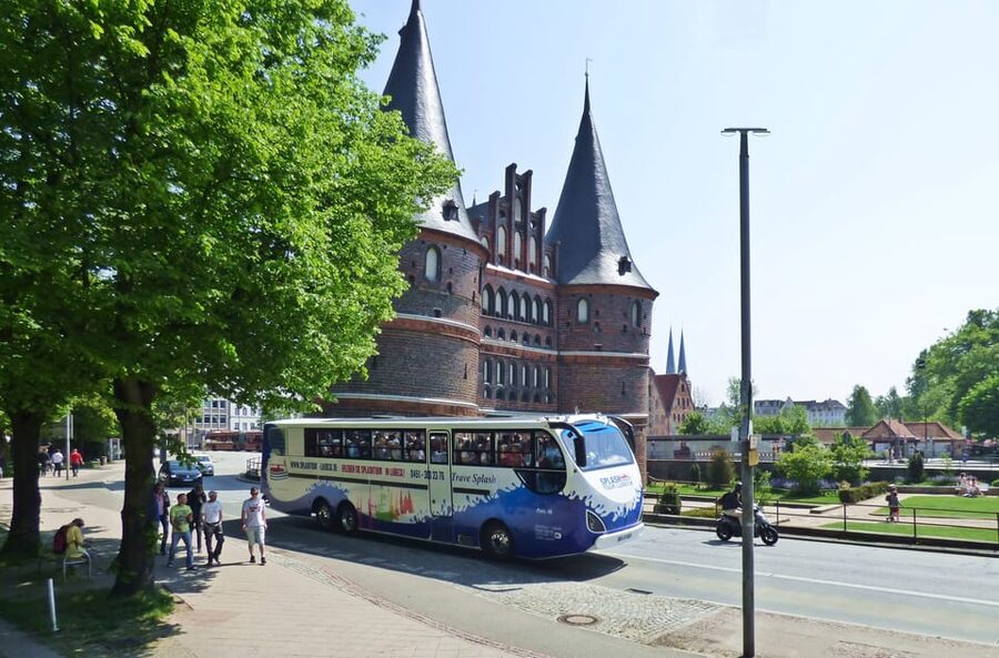 Lübeck: 1-Hour Splash Bus City Tour - The captain’s German-language commentary