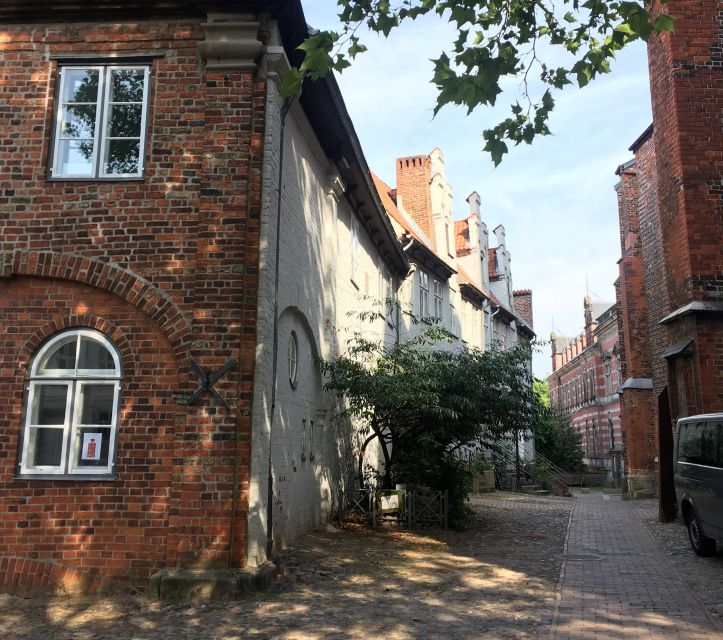 Lübeck: Backyards and Town Houses Private Guided Tour - Key points at a glance
