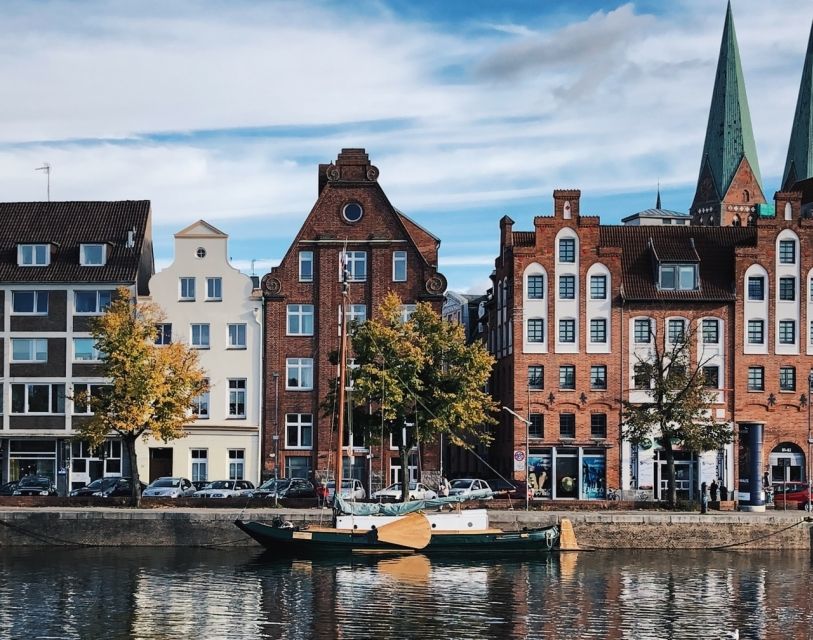 Lübeck: Backyards and Town Houses Private Guided Tour - Narrow lanes and the shape of a Hanseatic city