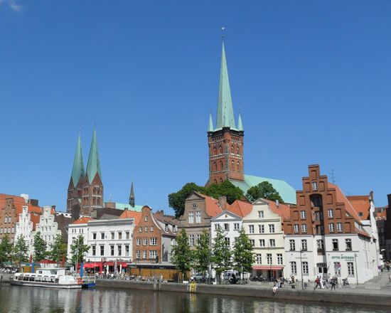 Lübeck: Classic Tour of the Hanseatic City - The Salzspeicher warehouses and Lübeck’s port