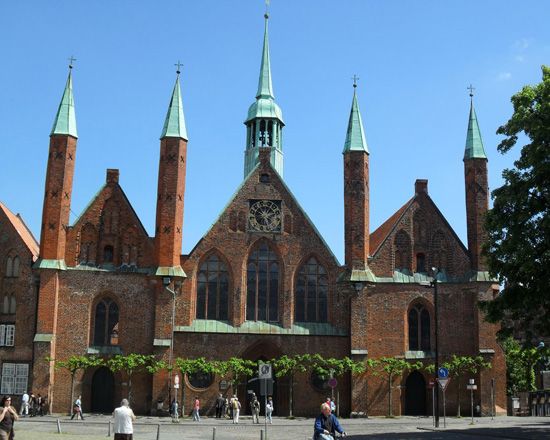 Lübeck: Hanseatic League History Walking Tour - Schiffergesellschaft, where sailors found a welcome