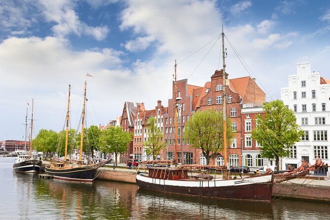 Lübeck Scavenger Hunt and Highlights Self Guided Audio Tour - St. Petri and Choosing Your Finish