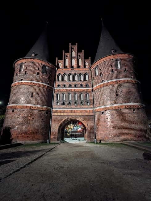 Lübeck zwischen Grusel und Geschichte Truecrime zu Halloween - Key points to know before you book