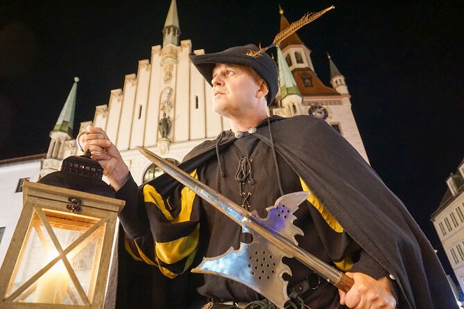 Medieval city tour with night watchman in Munich in German - Petersplatz and medieval burial customs