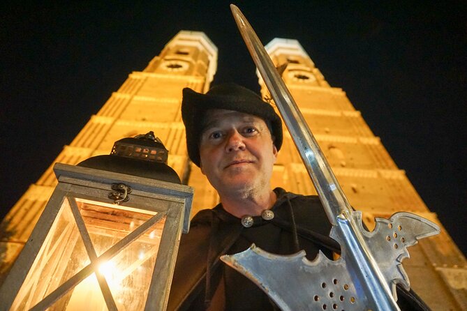 Medieval city tour with night watchman in Munich in German - Viktualienmarkt and the first city wall