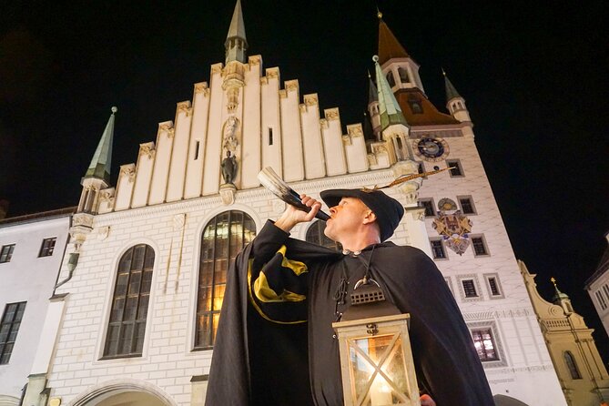 Medieval city tour with night watchman in Munich in German - Old Town Hall and the Talburg gate