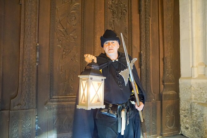 Medieval city tour with night watchman in Munich in German - Alter Hof and strict Duke Ludwig