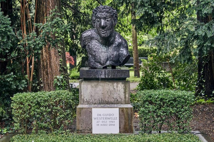 Melaten Friedhof: Guided tour with all senses - Key points to know before you book