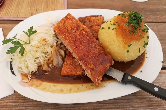 Mini Classic Bike Tour @ 4pm incl. Beer Garden & Surfers 2,5 hrs - Chinesischer Turm brings the Bavarian reward