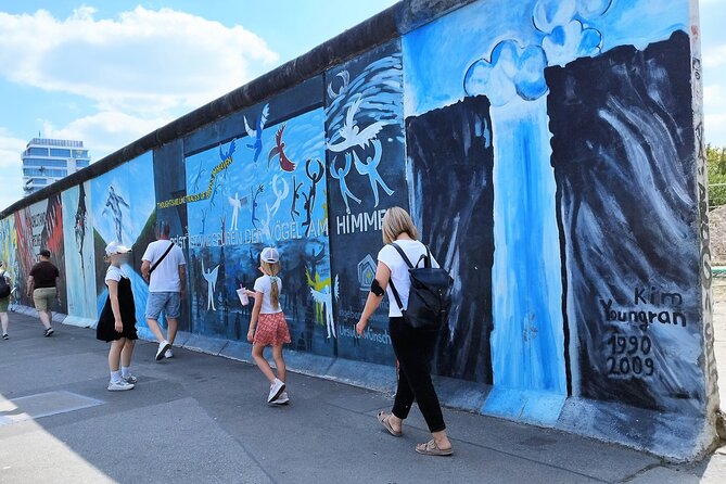 Minivan Driver and Guide (DIN15565) Tailor Made Berlin Highlights - Checkpoint Charlie and the former Wall border